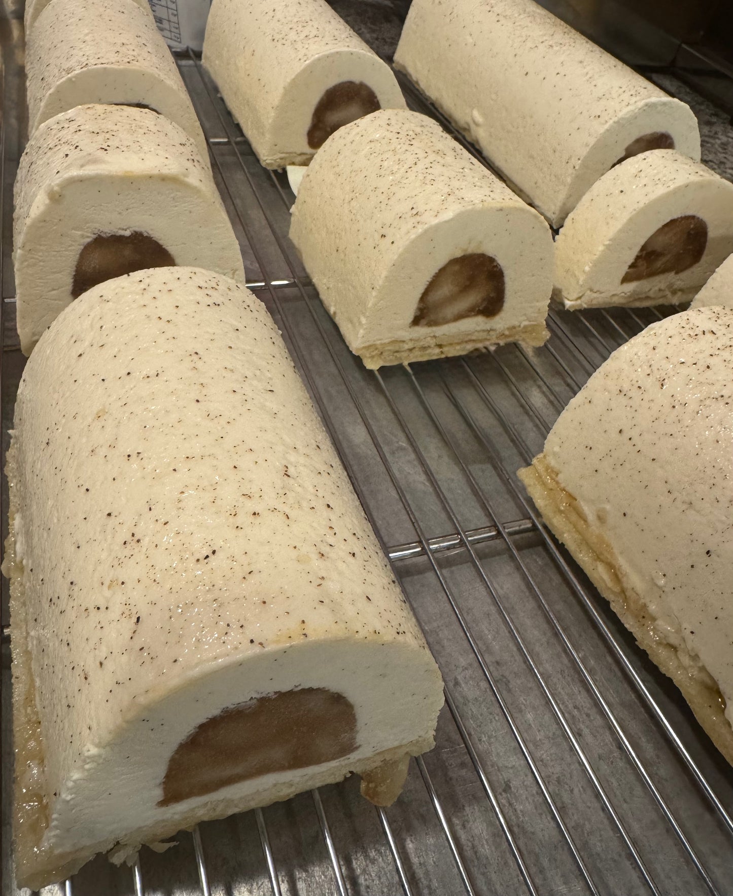 Bûche Vanille de Madagascar & Pommes Tatin – Les Gourmandes à Paris