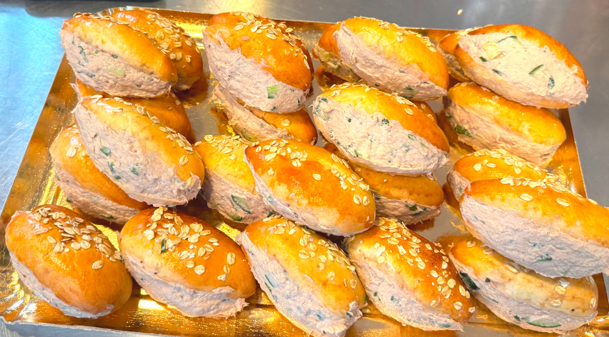Traiteur - Mini sandwichs thon fromage frais concombre - 100% MAISON - Disponible uniquement par boîte de 10 pièces