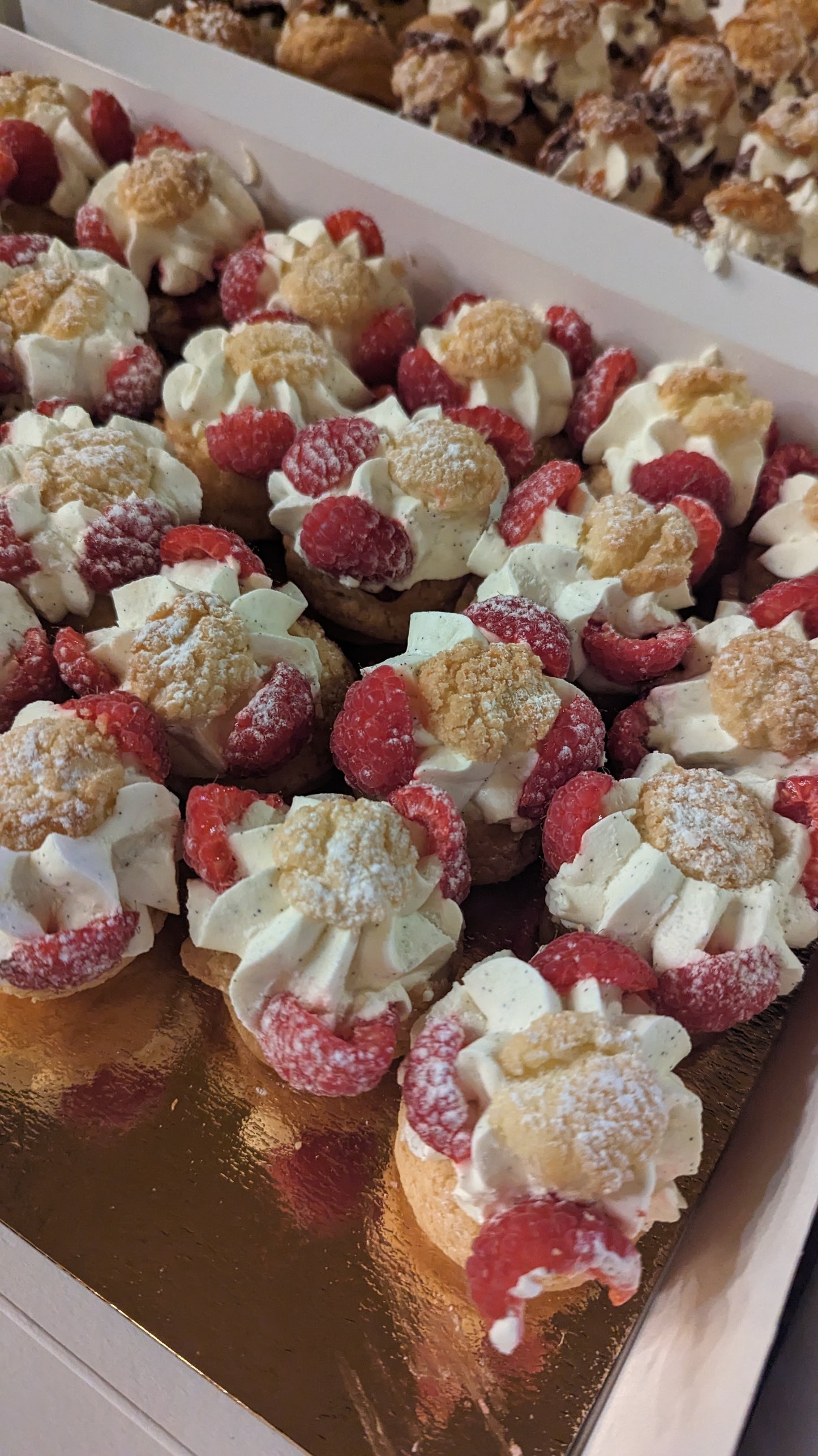 Traiteur - Mini choux - Disponible uniquement par boîte de 10 pièces