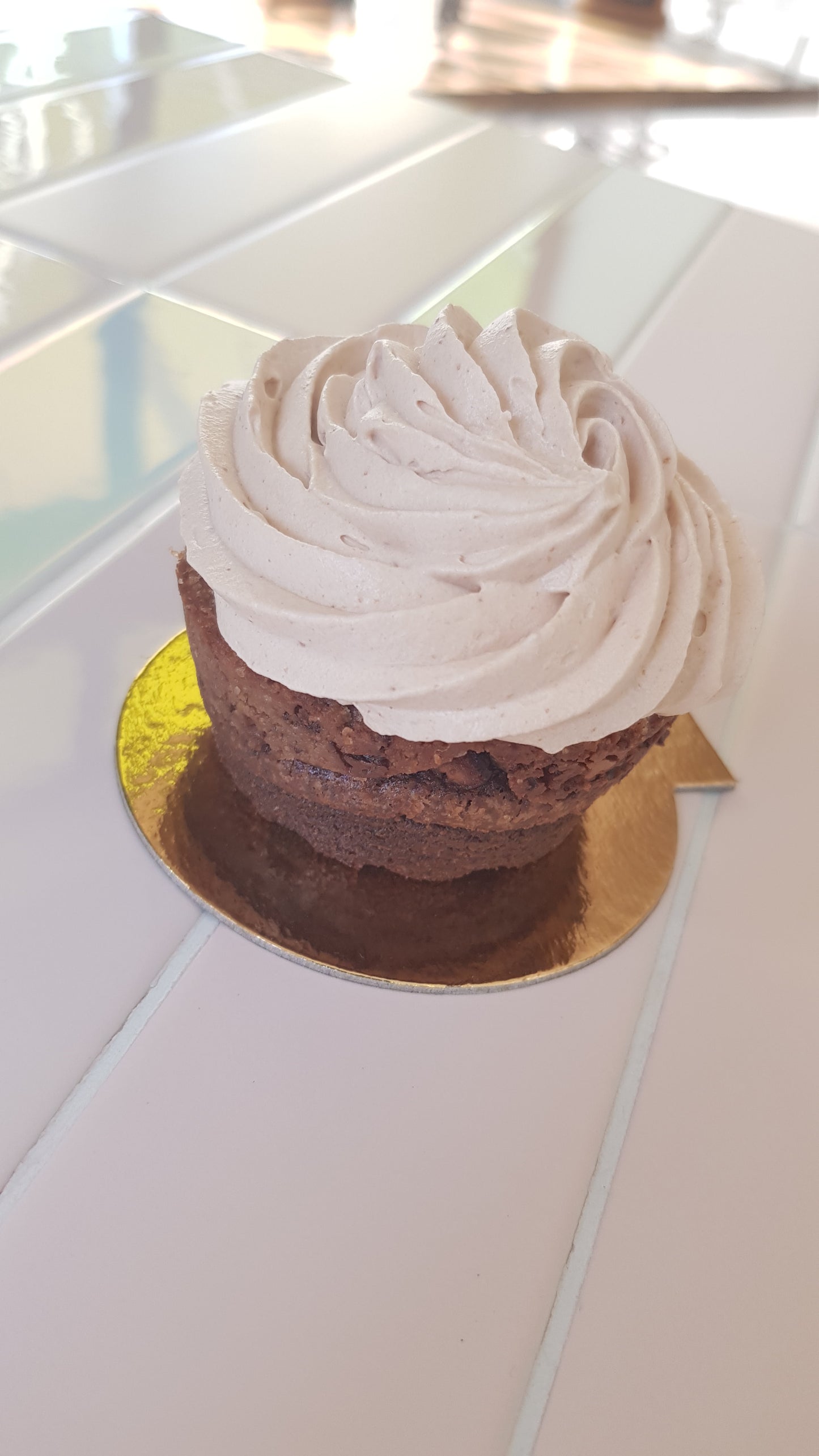 Brookie (brownie +cookie, 2 en 1) et sa crème chantilly au chocolat au lait