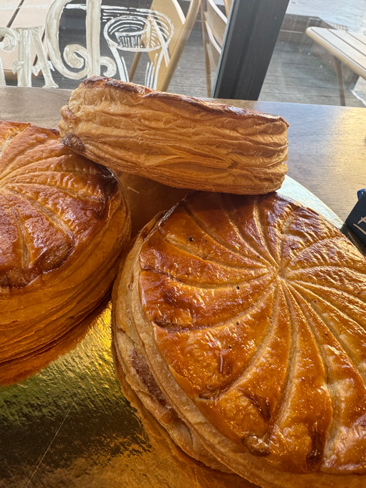 Galette des Rois Frangipane Classique – Pâte Feuilletée Maison – Les Gourmandes à Paris