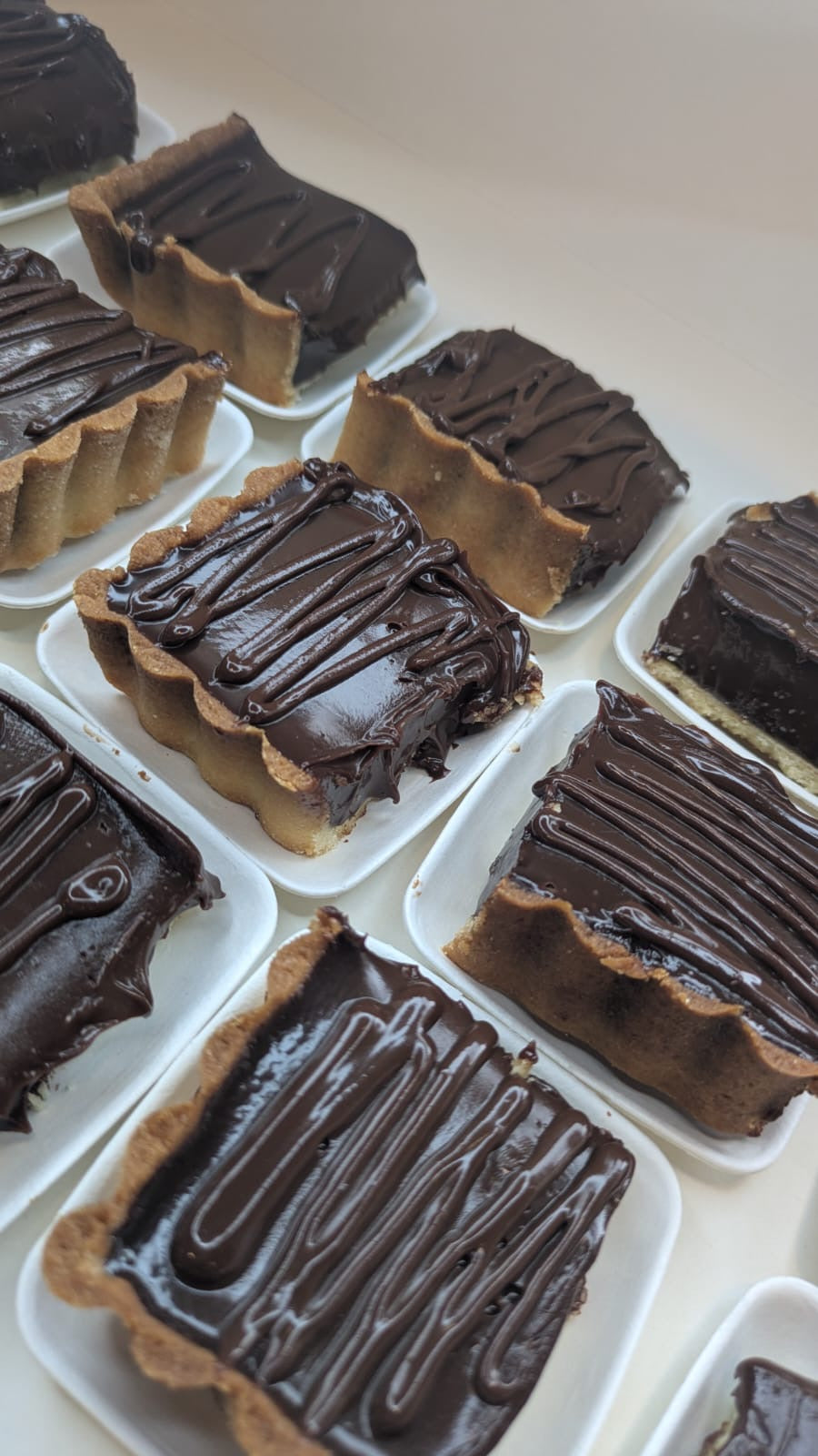 Traiteur - Tarte au chocolat - Disponible uniquement par boîte de 14 pièces